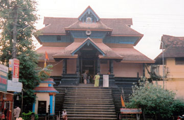 Tiruvaranmula Gopuram